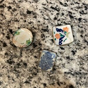 Lot of vintage broaches and necklaces made from broken china